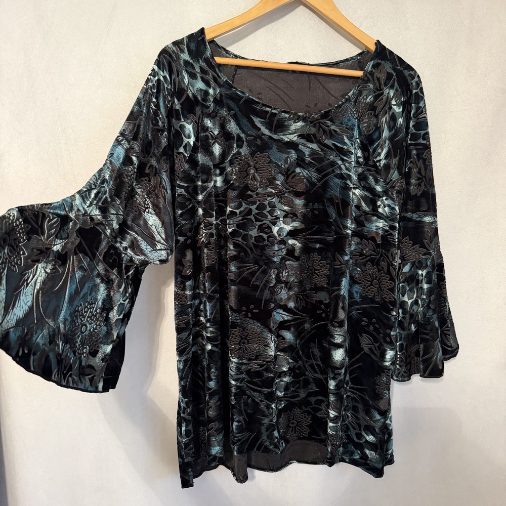 Investments Blouse Womens 1X Floral Stretch Velvet Bell Sleeve Tunic Whimigoth